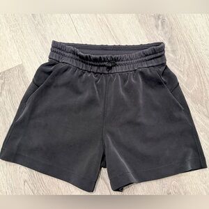 LULULEMON Women's Black Softstreme High-Rise Shorts 4"
Size 4